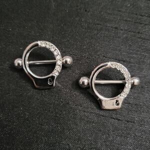 Crystal handcuff shaped nipple ring  piercings barbell